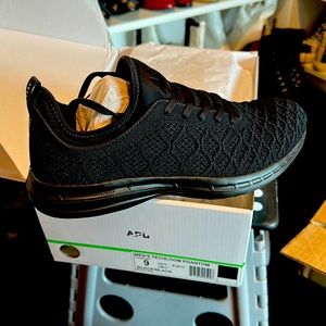 Never worn APL black on black tech loom phantom size 9